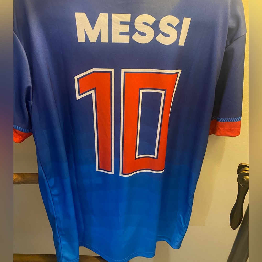 MESSI XL Blue and Red Soccer Jersey NEW without tag